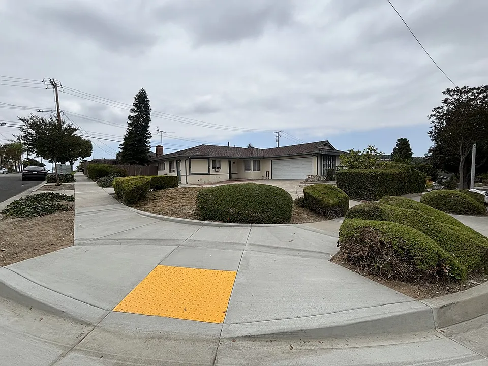 12704 Grayling Ave