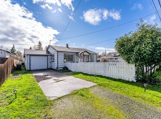 1107 SW Bridge St, Grants Pass, OR 97526