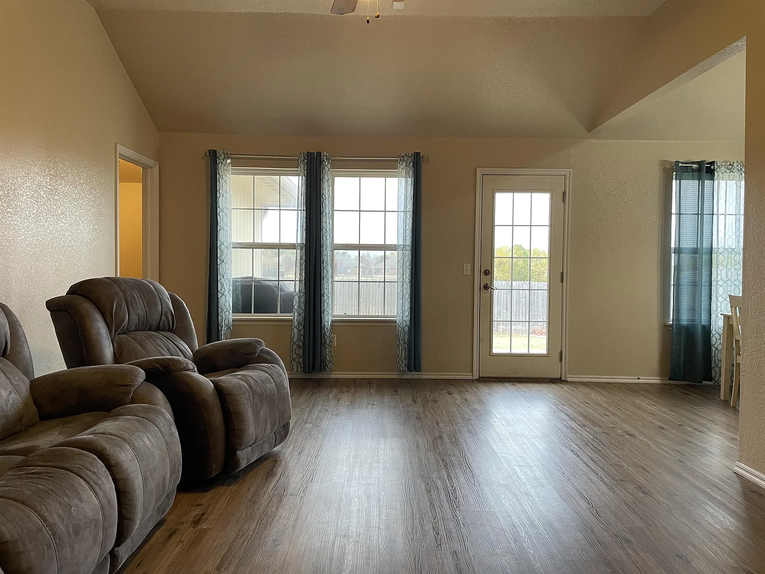 2513 Queenston Avenue - 1 — Photo 3
