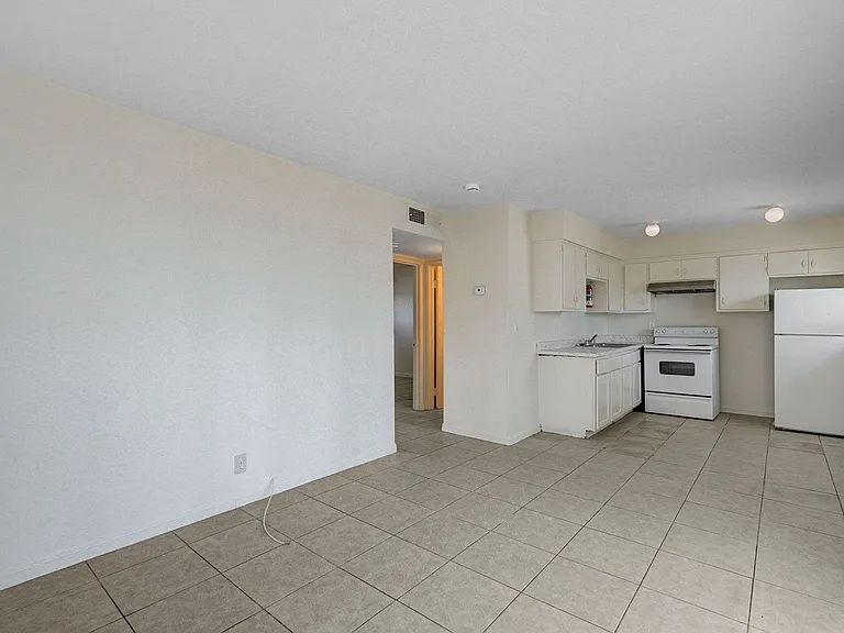 3370 Athens St #4 — Photo 3