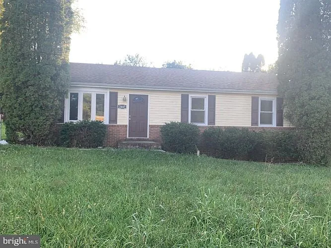 2447 Greenbriar Rd photo 1