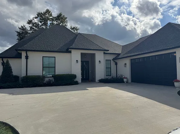 303 Stewart Point, Picayune, MS 39466