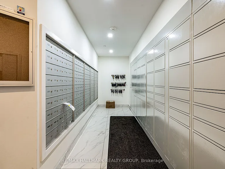 15 Queen St S #1006 — Photo 2