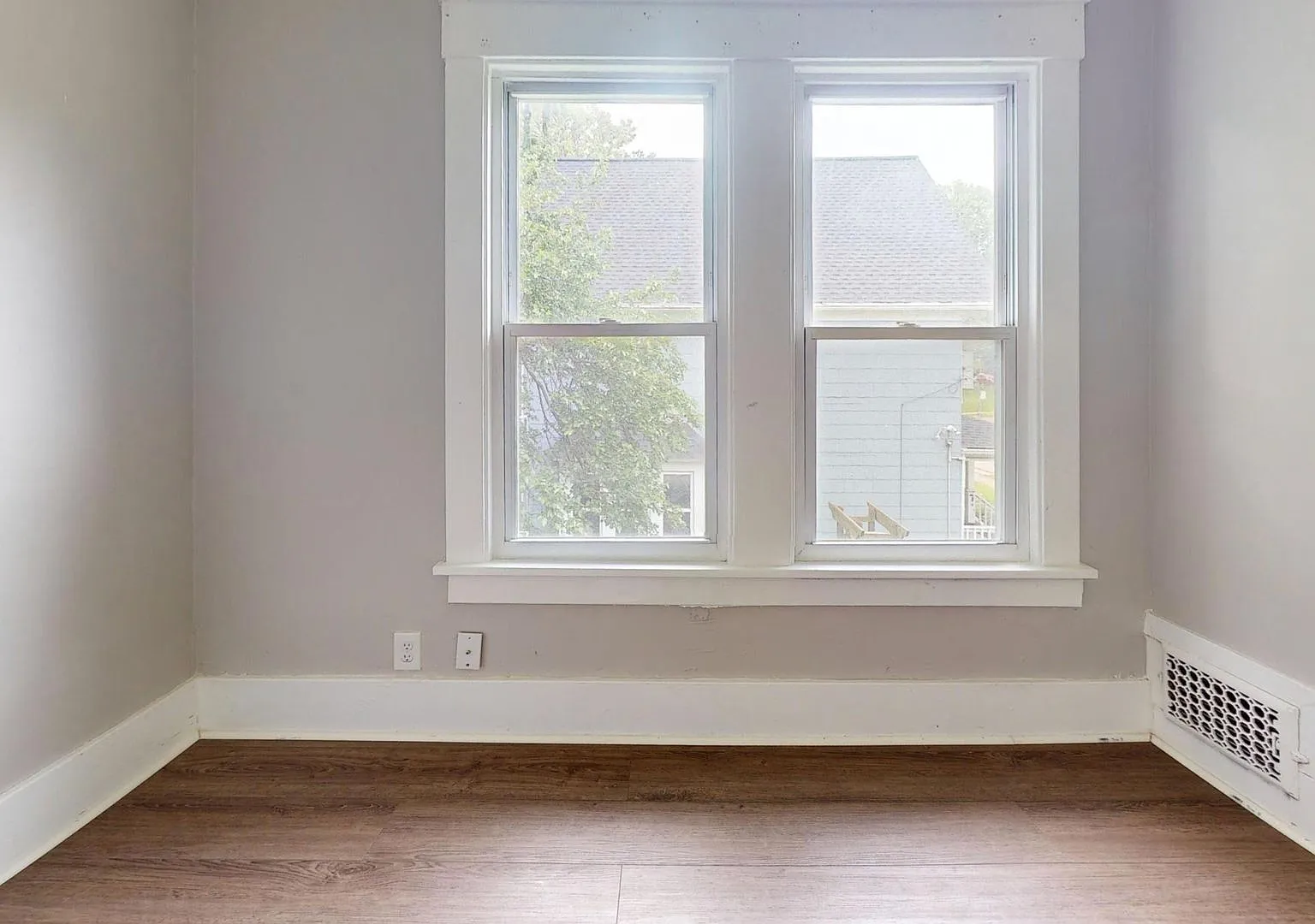 748 Hazel St — Photo 2
