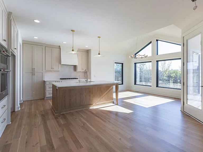 21911 Parkview Dr — Photo 15
