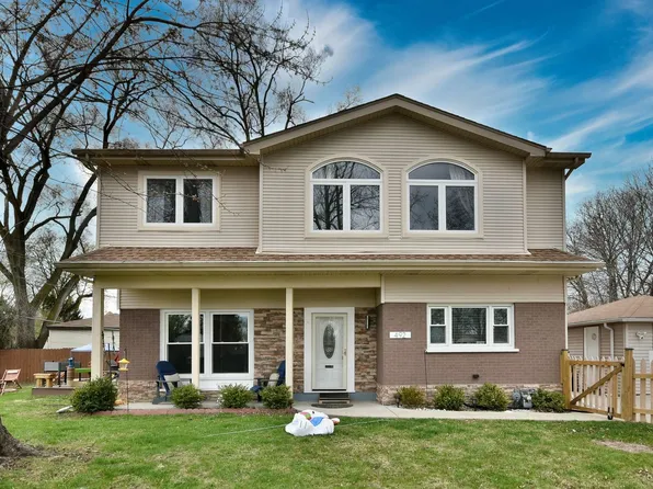 492 Bernice Ct, Wheeling, IL 60090