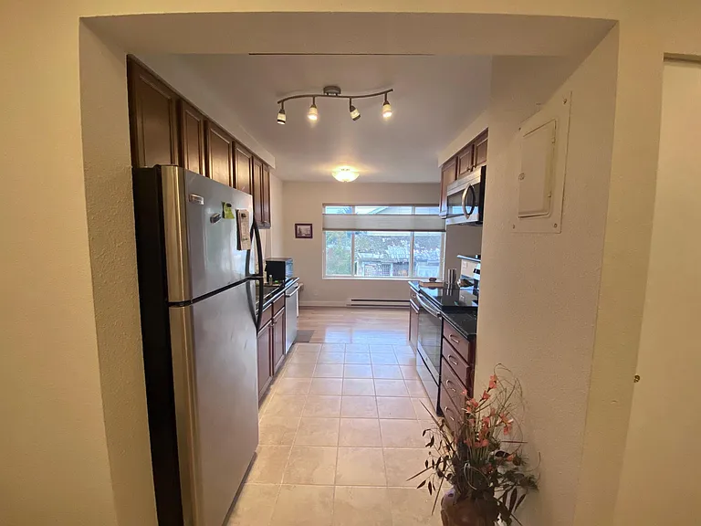 5321 N Pearl St #204 — Photo 2