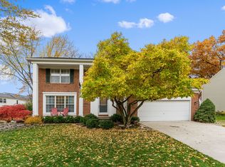 445 Thornridge Dr, Rochester Hills, MI 48307
