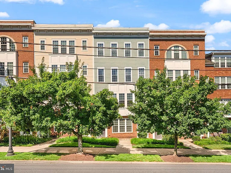 242 N Summit Ave #21 — Photo 4