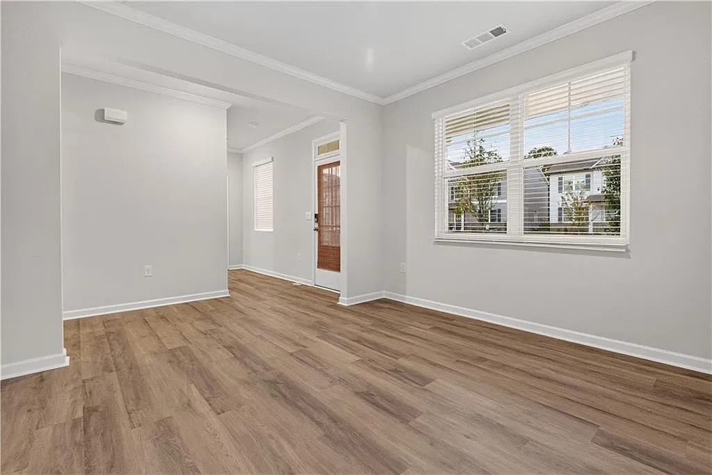 5 bed, 3.0 bath, 2758 sqft, $2,150 — Photo 3