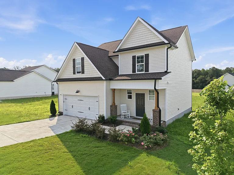 209 Danube Dr — Photo 2