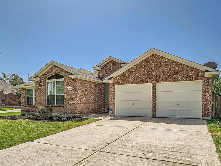 1508 Augusta Bend Dr — Photo 2