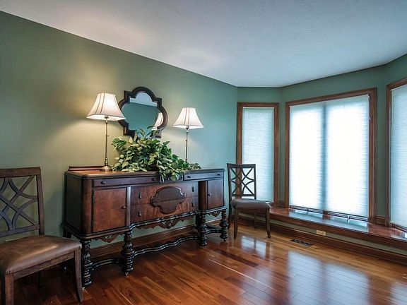 3rd image of 1700 Fawnbrook Ct