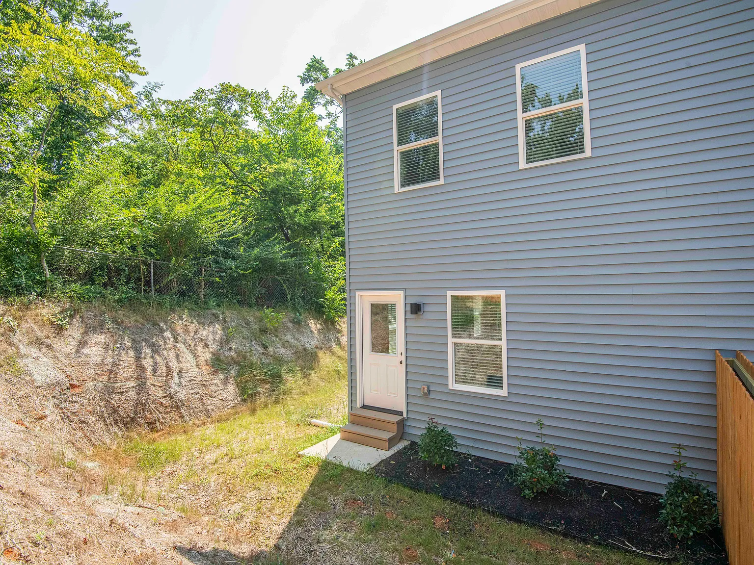 3 bed, 1580 sqft, $2,200 — Photo 4