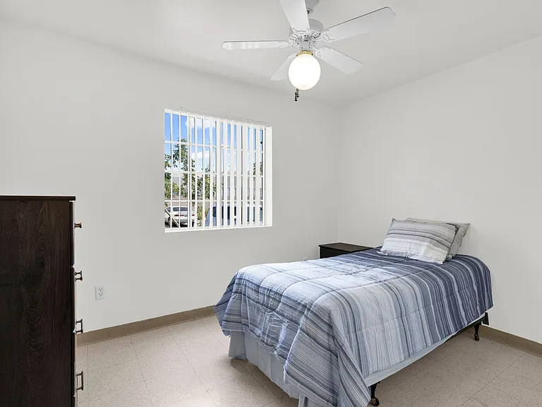 2302 W Colter St — Photo 59