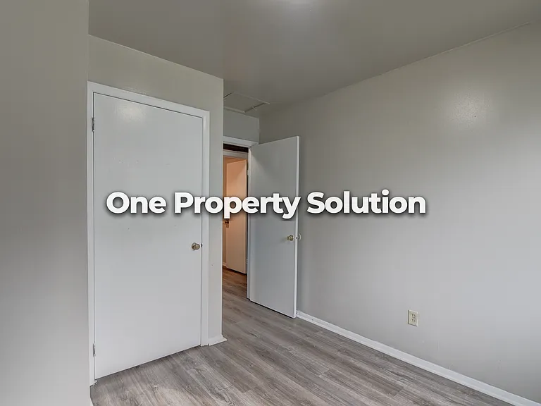 1149 E Logan St — Photo 10