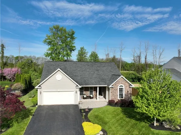 8665 Alizarin Ave, Cicero, NY 13039