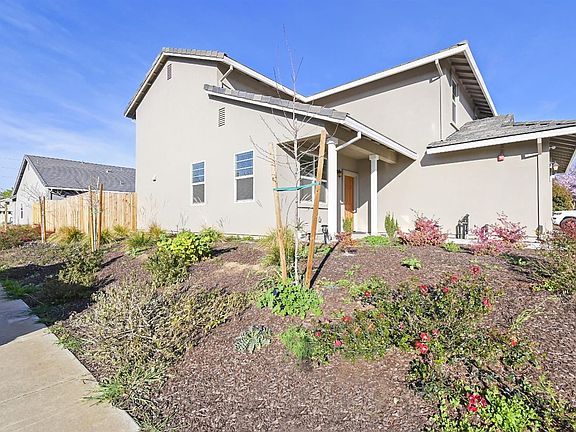 4th image of 1035 Heritage Way