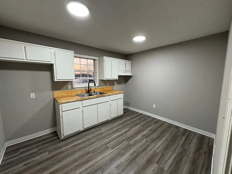 1266Fairground Rd Brownsville — Photo 7