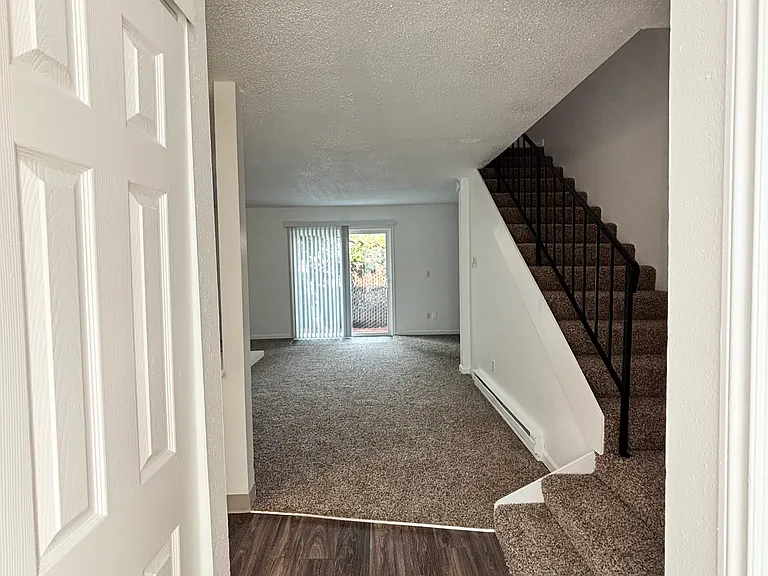 1200 E Powell Blvd #10 — Photo 2