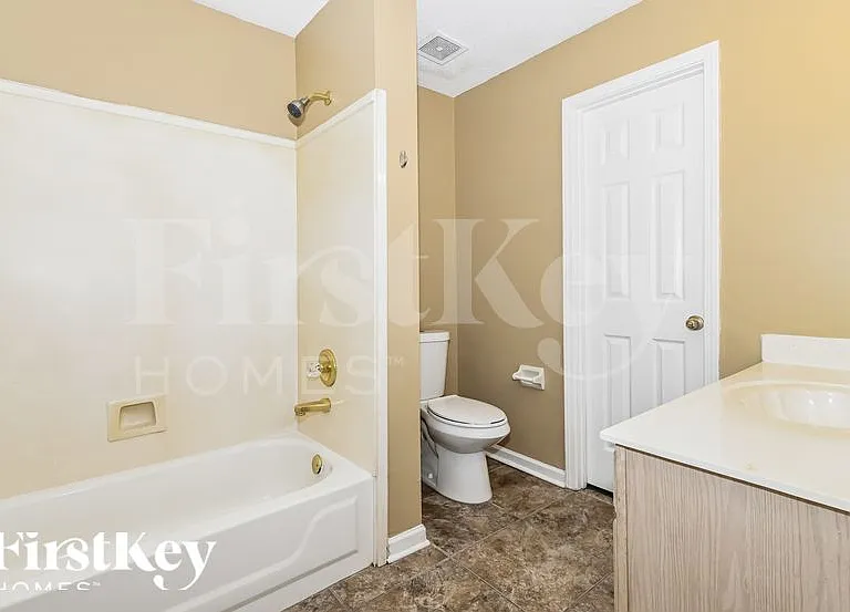 844 Tropicana Dr E — Photo 10