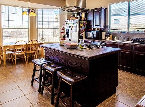 3rd image of 804 Kaufman Ln