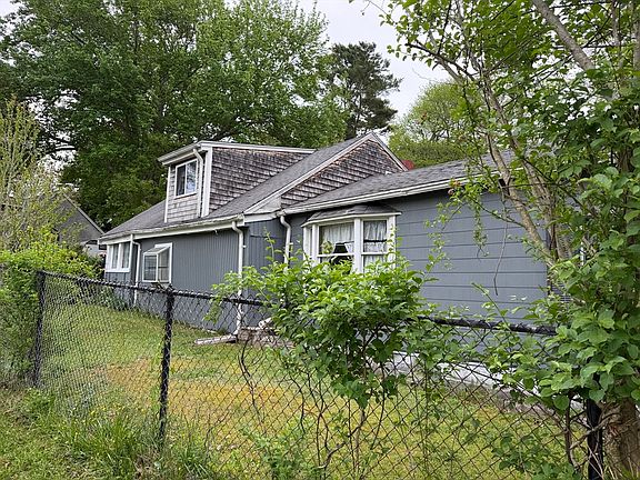 3rd image of 59 Howlands Ln