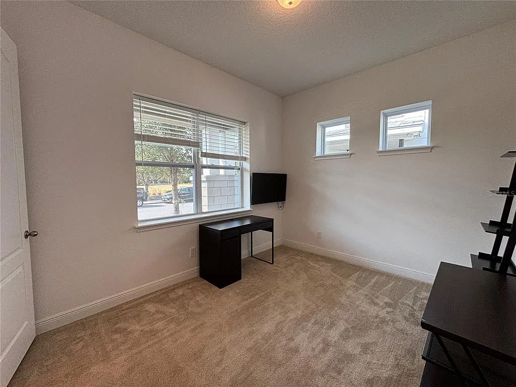4 bed, 2.5 bath, 2076 sqft, $3,600 — Photo 4
