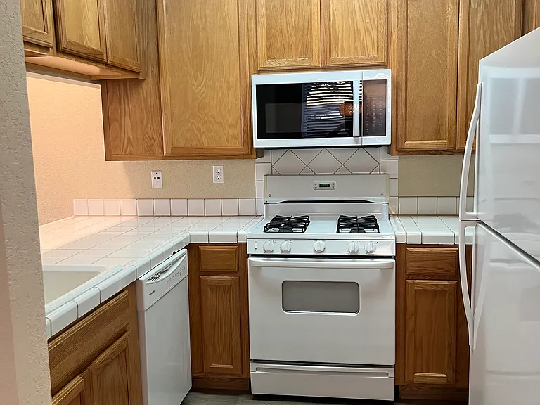 1240 Elmer St #A — Photo 9