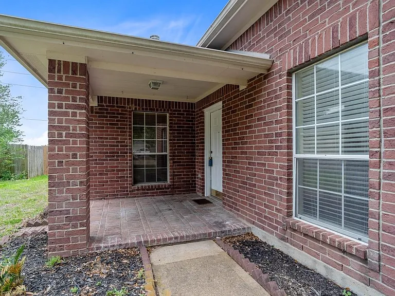 21107 Stoney Haven Dr — Photo 2