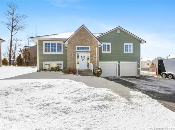 2 Harris St, Oromocto, NB E2V 0A9