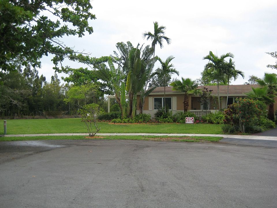 front culdesac view