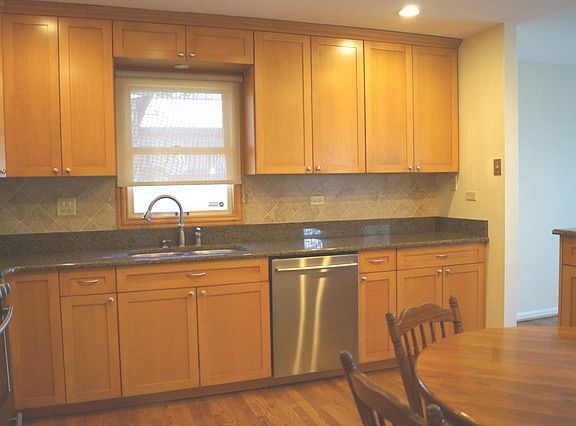 4th image of 397 Armstrong Dr