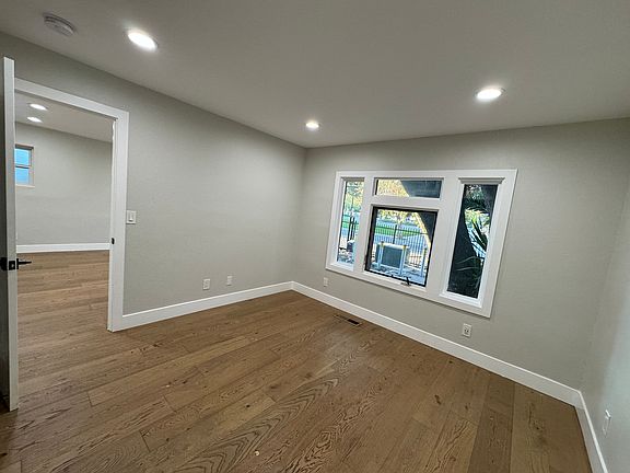 3rd image of 420 W San Fernando St