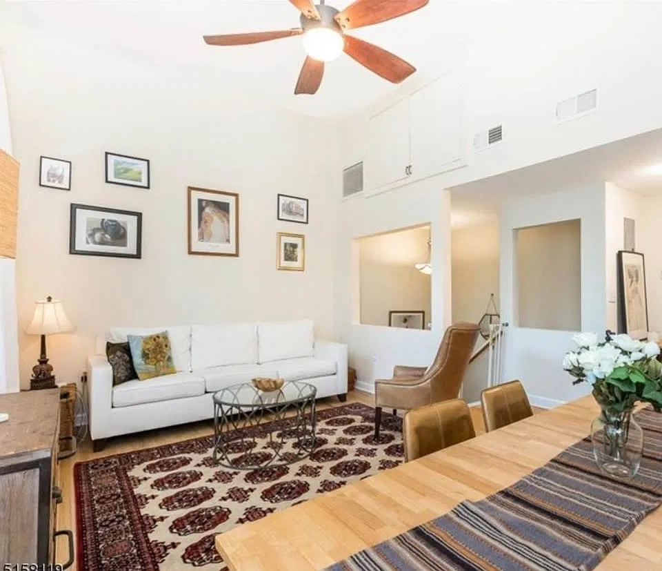 2 bed, 1100 sqft, $3,300 — Photo 3