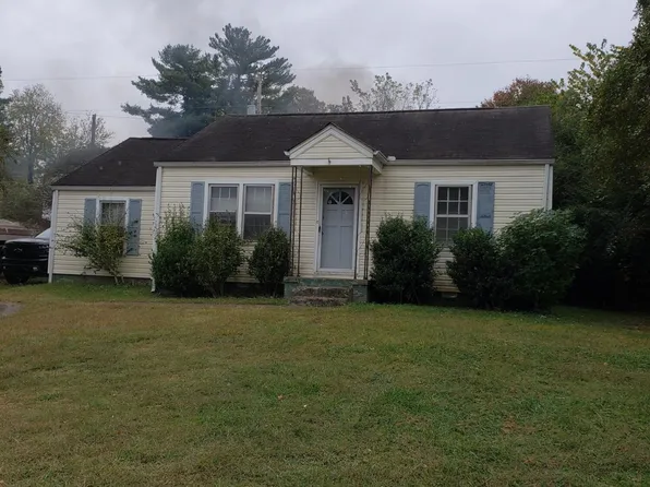 136 Hilltop Dr, Rossville, GA 30741