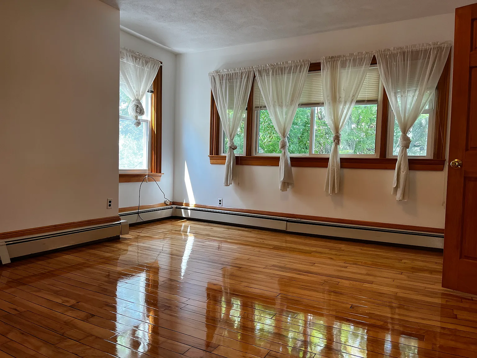 2 bed, 1015 sqft, $3,000 — Photo 3
