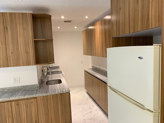 5th image of 2174 NE 170th St APT 209