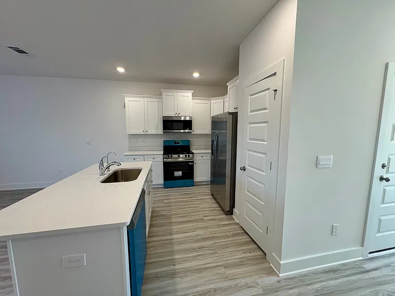 231 Salt Creek Ln — Photo 3