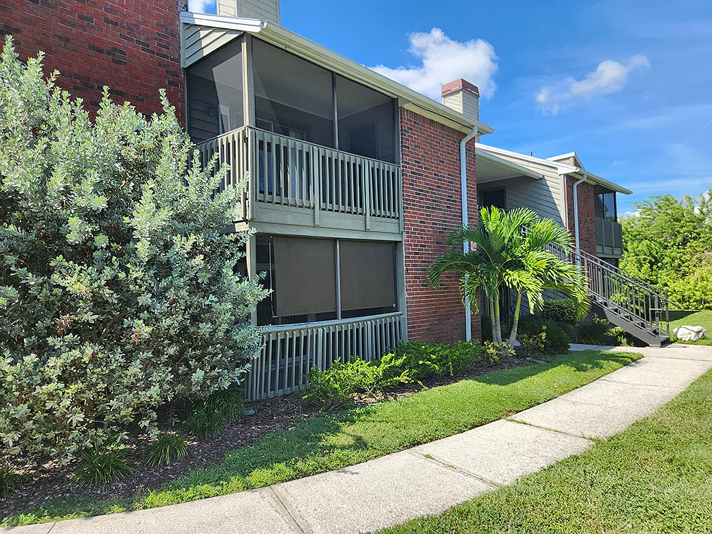 2 bed, 940 sqft, $1,900 — Photo 1