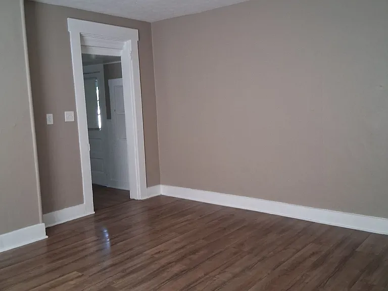121 S 5th St — Photo 11