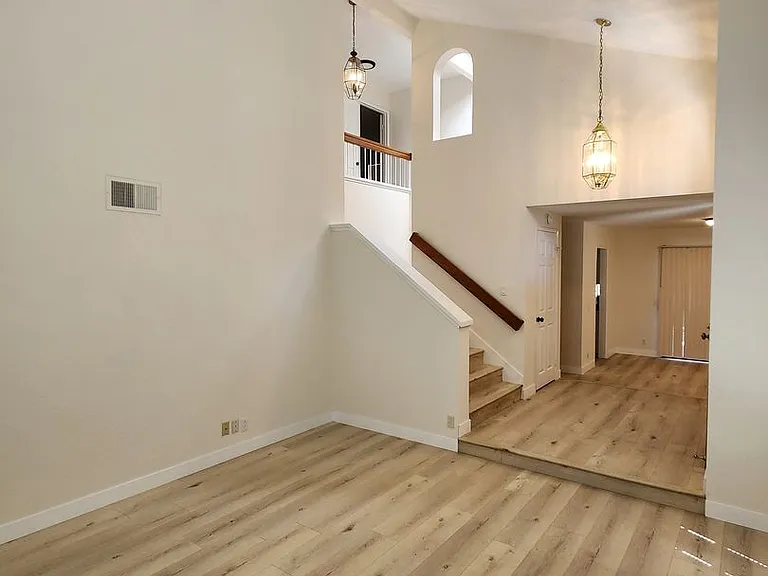 10523 Sunset Ridge Dr — Photo 7