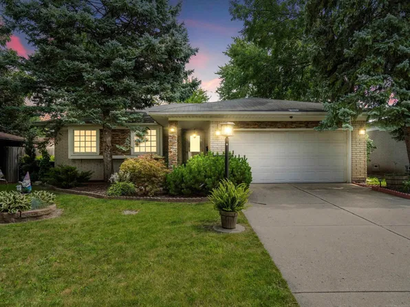 40762 Regency Dr, Sterling Heights, MI 48313
