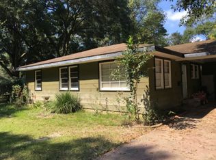 1581 N Woodcrest Ave, Denham Springs, LA 70726