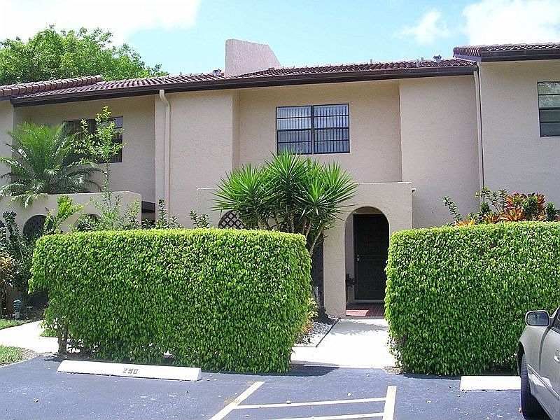 2nd image of 9274 Vista Del Lago #D
