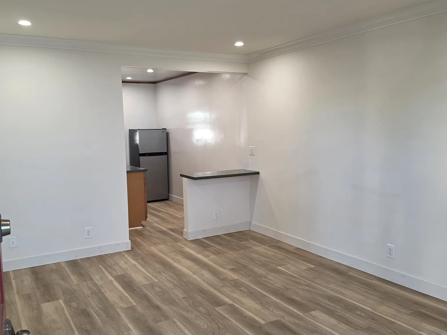 Studio, 400 sqft, $1,795 — Photo 1