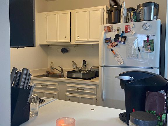 2nd image of 4343 N Clarendon Ave APT 411