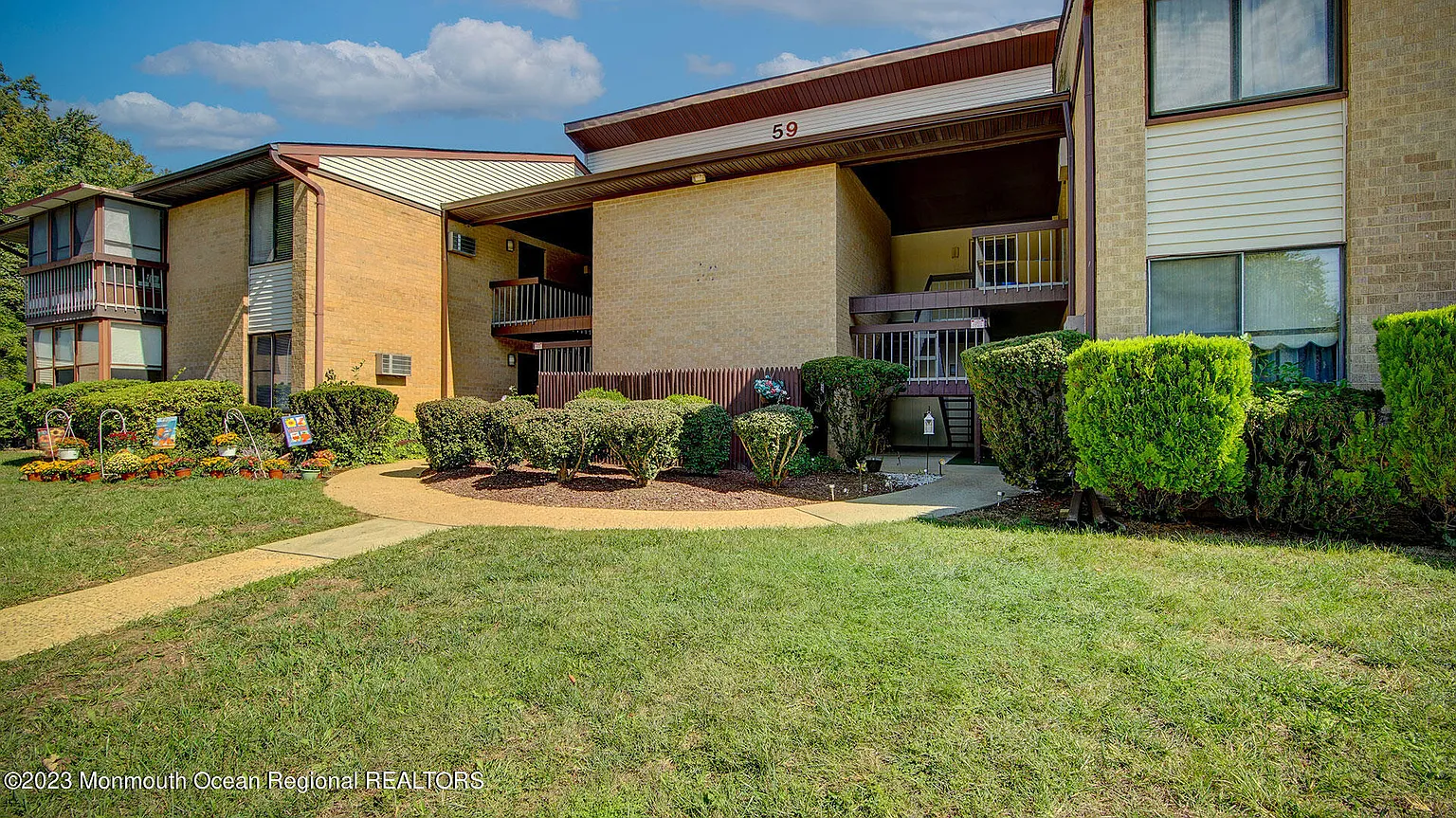 59 Amberly Dr Unit J photo 1