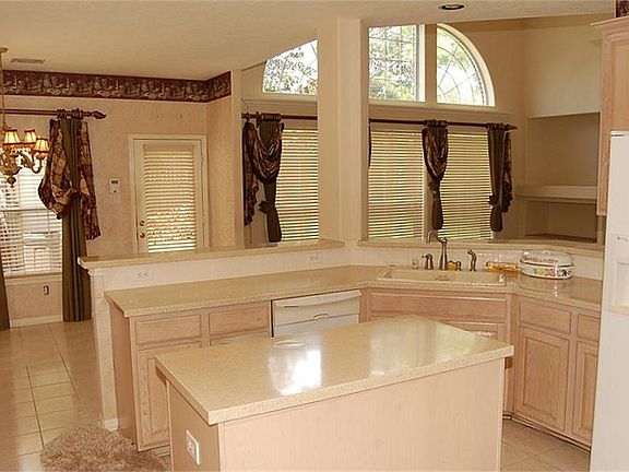 3rd image of 2402 N Lake Front Dr
