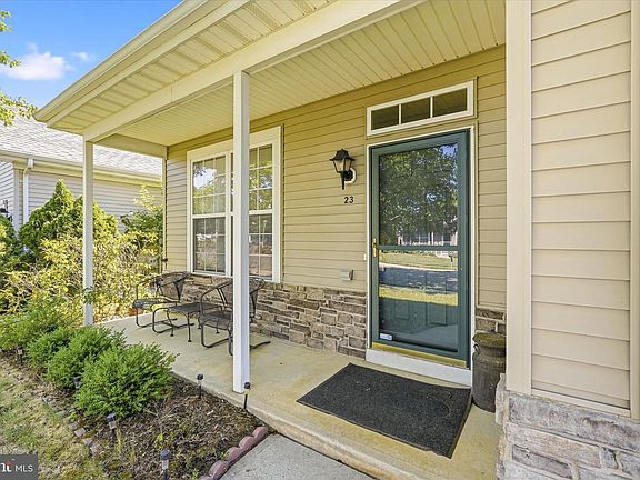 4th image of 23 Robin Ln